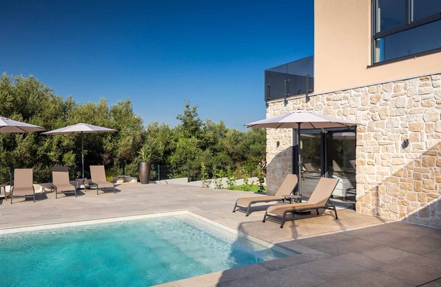 Stylish 4 BD villa with pool