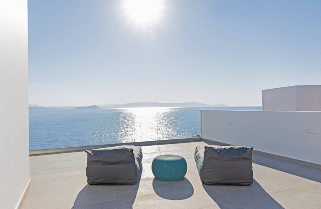 Stylish 4 bedroom Villa with sea views, 1,5 Km to the beach and close to Chania