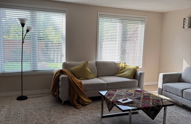 Stylish & Airy Home with Separate Entrances