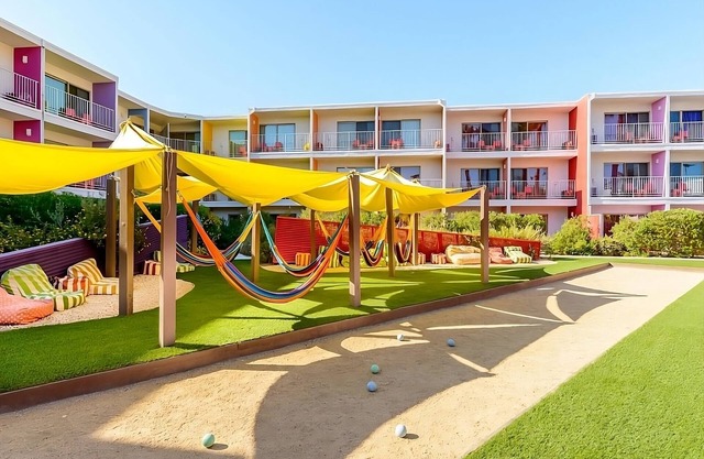 Stylish and Comfortable Unit! Near Canyon Estates Golf Course and Palm Canyon!