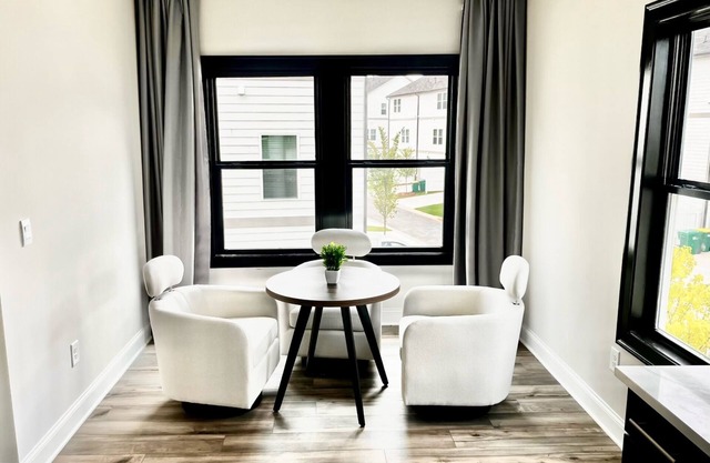 Stylish and Spacious Private Room in Modern Townhouse