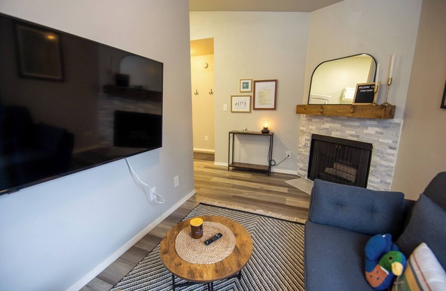 Stylish Apartment on the Chester Creek Trail