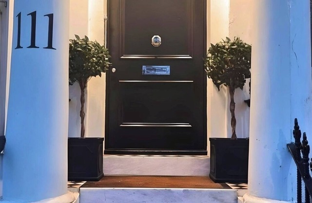 Stylish apt in the heart of Notting Hill -4-nSteps from Portobello Rd and tube!