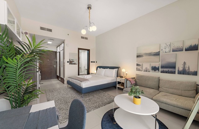 Stylish Apt with a Gym, Pool, BBQ area, Badminton Court