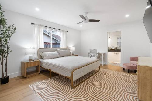 Stylish Austin Escape 4BR, 2BA, Minutes from Domain, Q2 Stadium