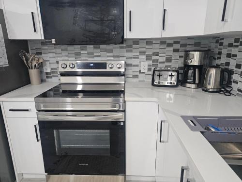 Stylish Basement Suite Near Airport, Trails & Dining