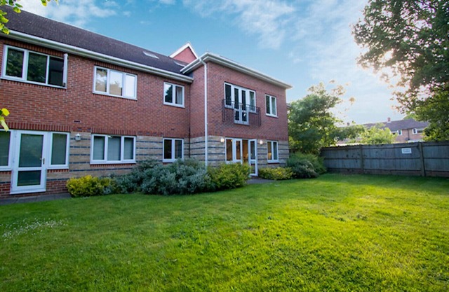 Stylish Bracknell Two Bedroom Apartment