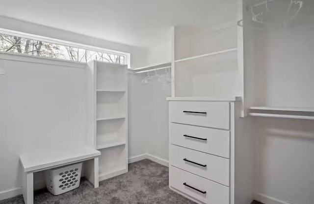 Stylish Bungalow. Sleeps 6. Wi-fi. Pets welcome.