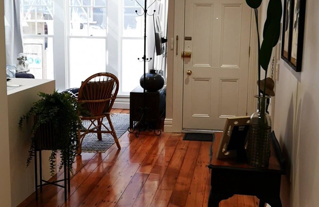 Stylish City Cottage with Free Undercover Parking