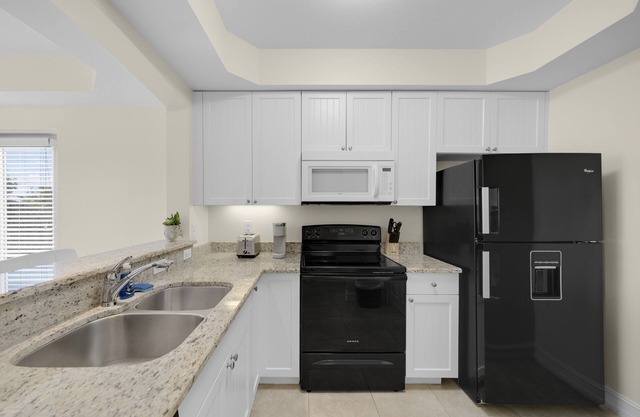 Stylish condo in Fantastic location!