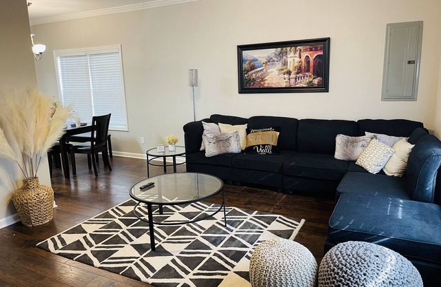 Stylish & Cozy 3bed Retreat with modern amenities!