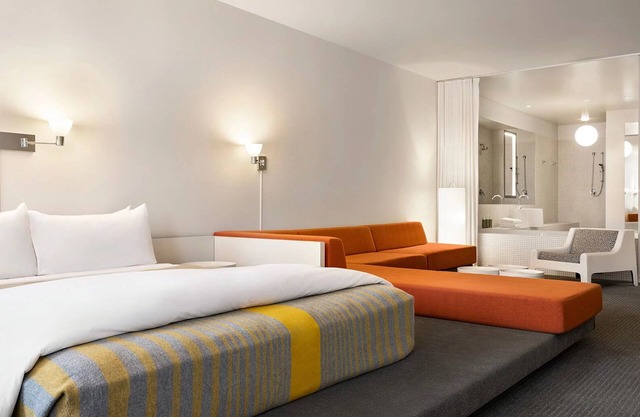 Stylish & Cozy Room in the Heart of DTLA – Near Crypto Arena, Dining & Shopping