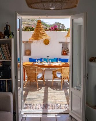 Stylish Cycladic Family Villa with Private Gardens - Villa Botanica