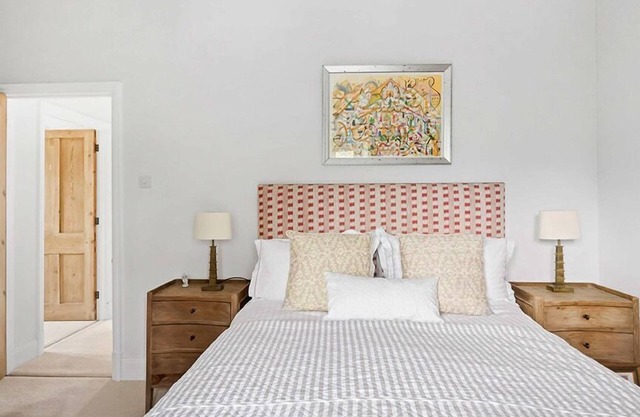 Stylish Design-Large House-Fire-2-Parking Spaces