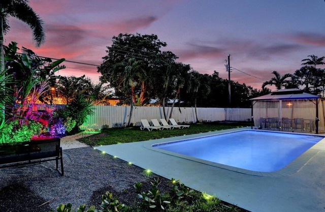 Stylish Designer Home. Lush furnishings. Big pool