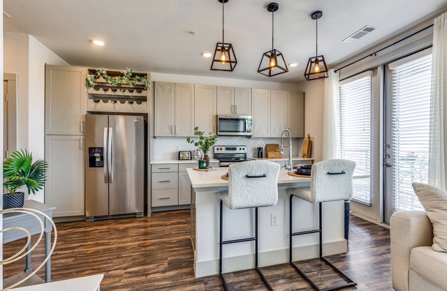 Stylish Downtown Fort Worth Studio with Balcony Views Just For You