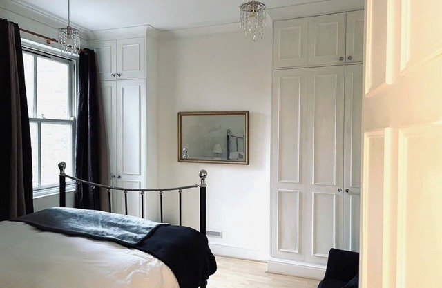 Stylish Flat in London 5 minutes Walk From The River/Surbiton Station