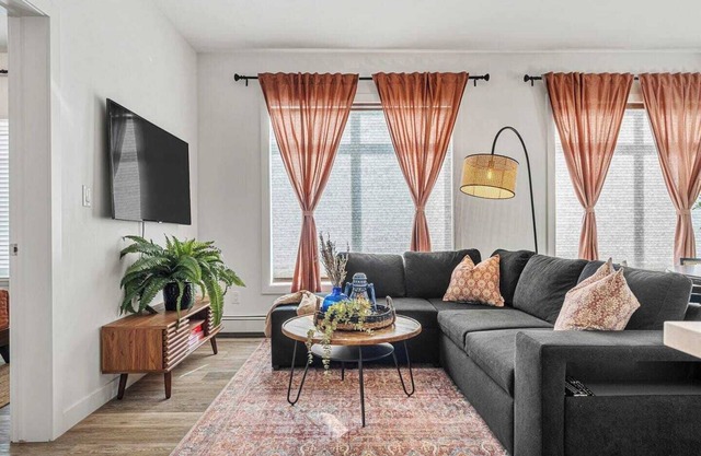 Stylish ground-floor suite steps from Whyte Ave, cafes, and river trails