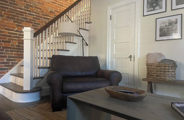 Stylish Home Steps from Penn Ave - Updated Retreat
