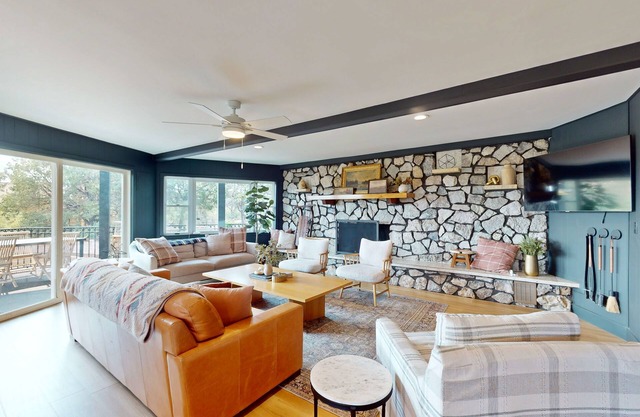 Stylish home with spacious deck, W/D and stocked kitchen