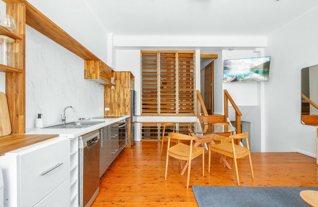 Stylish Inner City 2-Bed Unit by Fig Lane Park
