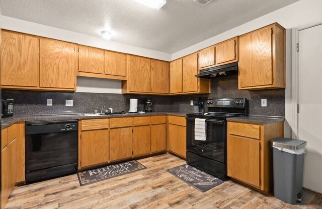 Stylish Modern 2BR/2BA - Spacious & comfy