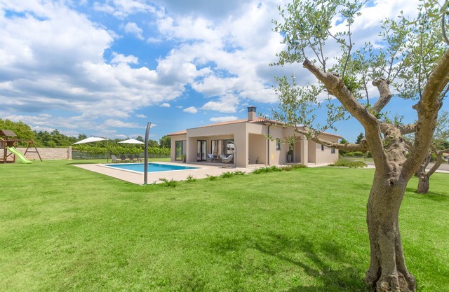 Stylish New design Villa, 1.400 m2 garden with private pool ,Central Istria