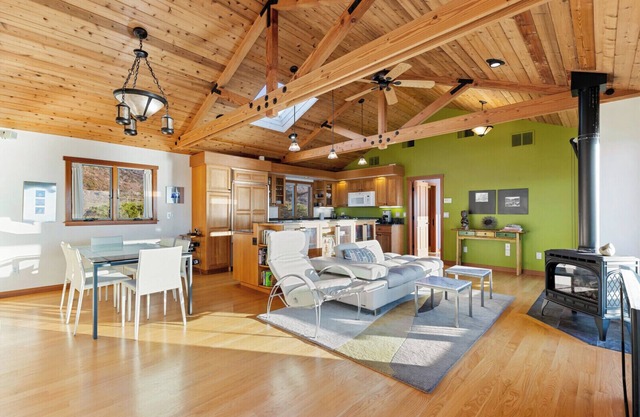 Stylish Oceanfront Home with Stunning Bluff Views, Deck & Balcony - Near Beach
