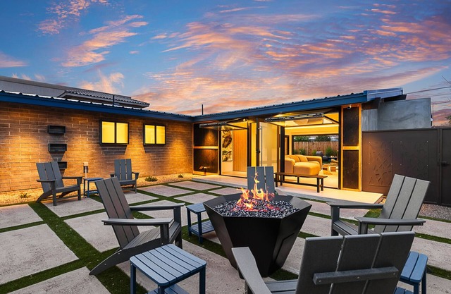 Stylish Old Town Escape - Plunge Pool, Fire Features & Walkable Fun