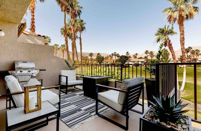 "Stylish PGA WEST Retreat, Stunning Views"