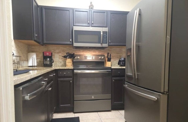 Stylish Private UCF Bed&BR/MCO/DT Orl/UCF/IOA