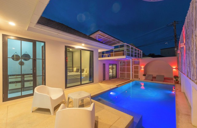 Stylish Rooftop Pool Villa Sea View V211