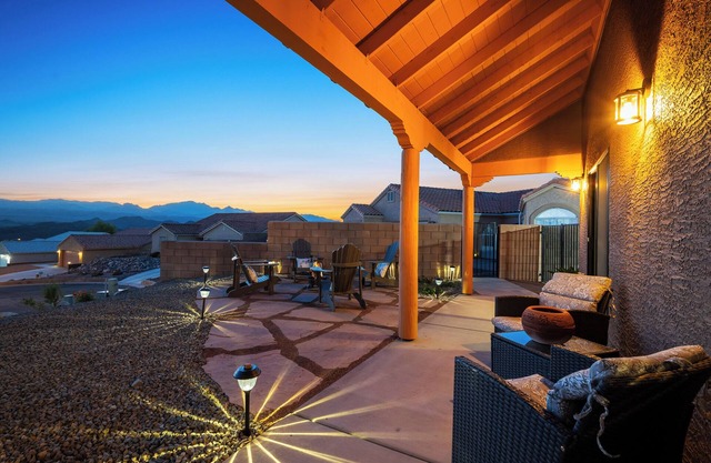 Stylish Santa Fe Escape New Home by Lake, River & Casinos!