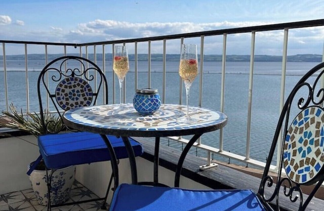 Stylish Seafront Flat & Balcony: Something Special