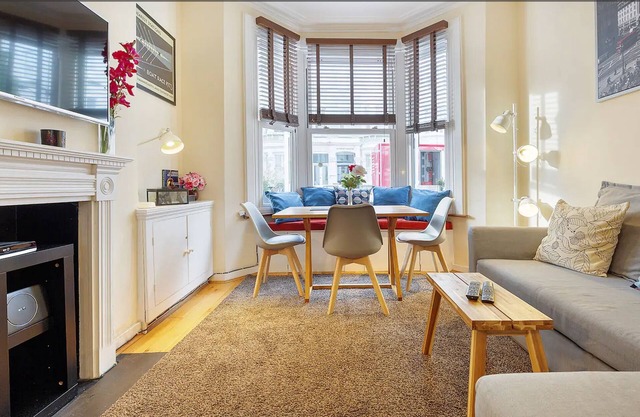 Stylish self contained patio Garden Apartment in London’s fashionable SW6,