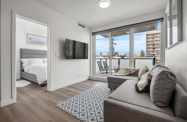 Stylish Serenity 1BR Kensington Condo with Parking