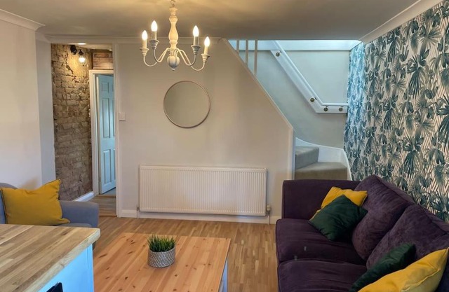 Stylish & Spacious 2 Storey, 3 Bed Apartment