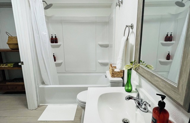 Stylish studio/3 min Downtown New Port Richey.