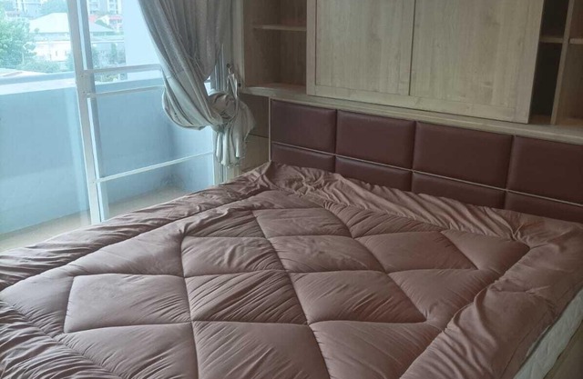 Stylish 1-Bed Condo in Ari