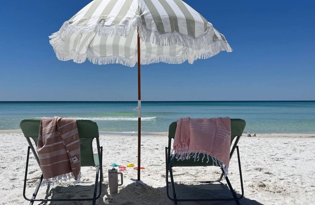 Stylish Three Bedroom Condo Close to Beach