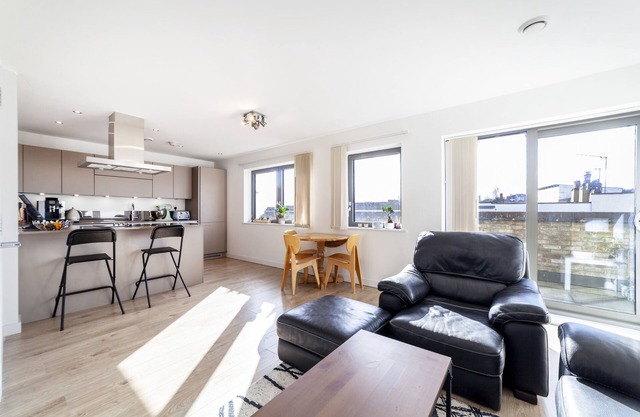 Stylish Top floor 2BR flat in Kentish Town