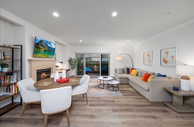 Stylish unt w/2BR 2BA w/tub jacuzzi - 1288 sq. ft