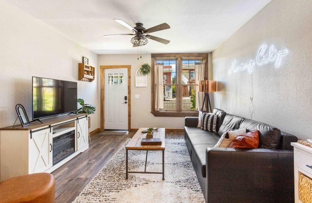 Stylish Uptown Butte Condo - 632