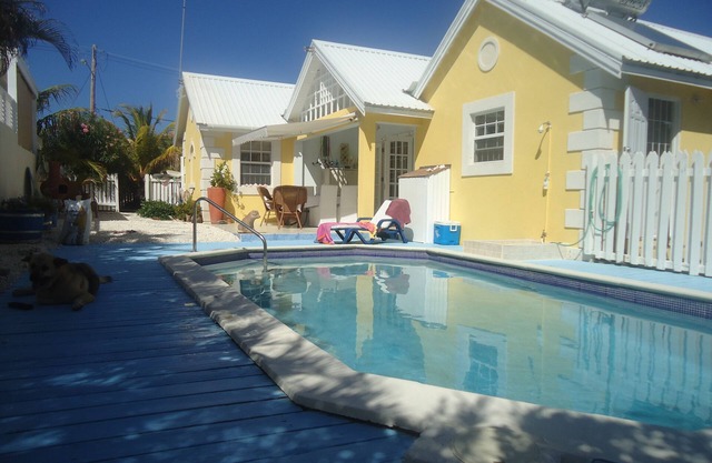 Stylish villa apt, world famous Bottom Bay 5 min walk,swimming pool.A/C