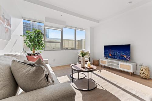 Stylish Westwood Apartment - Steps from UCLA