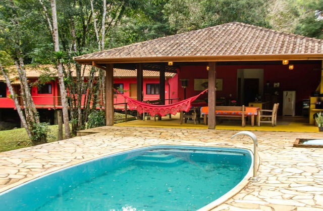 Suíte em São Francisco Xavier com piscina e jardim
