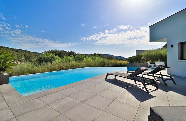 Sublime modern villa with pool 8 minutes from Aix en Provence