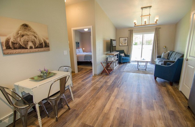 Suite 04 Downtown Palmer