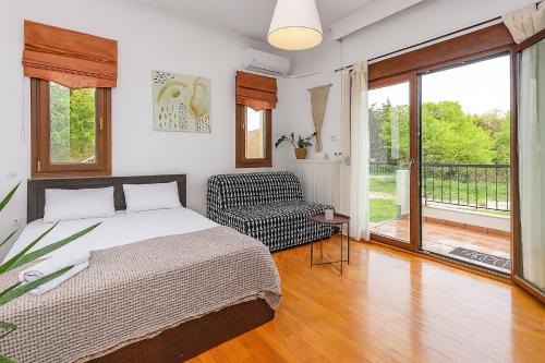 Suite Acropolis Serres With Parking Next to Center