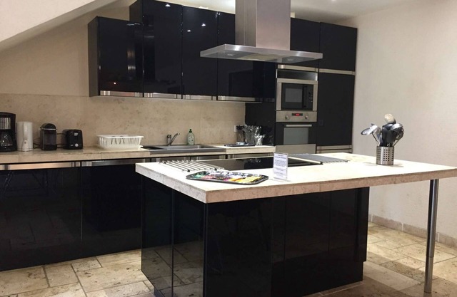 Suite - Appartement HORTENSIA - Rez de jardin Terrasse - Capacity 12 people